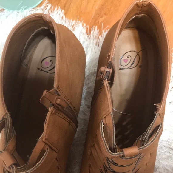 Peep Toe Tan Wedge Style Heels - Picture 6 of 6